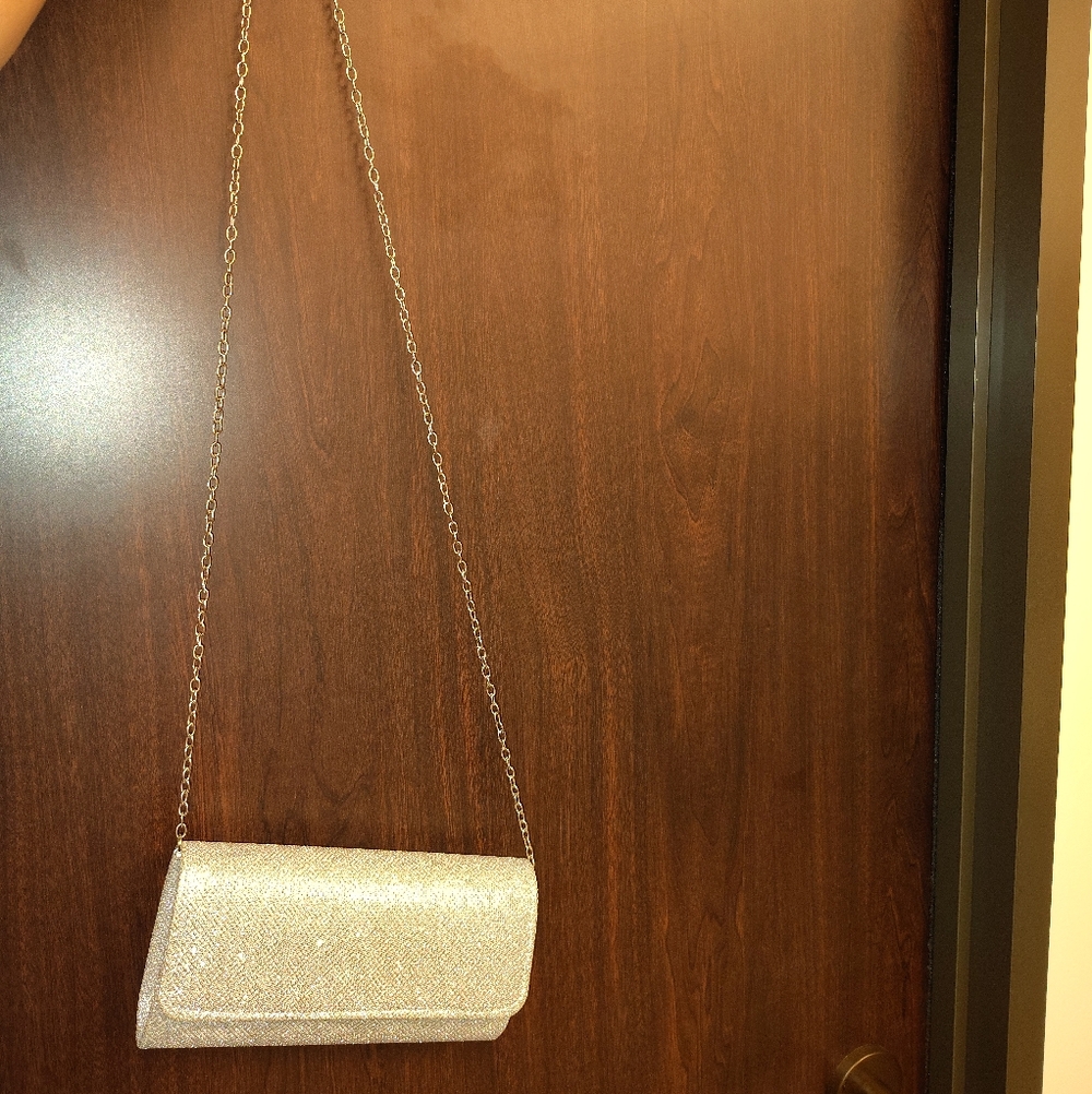 Glamorous Silver Chain Clutch